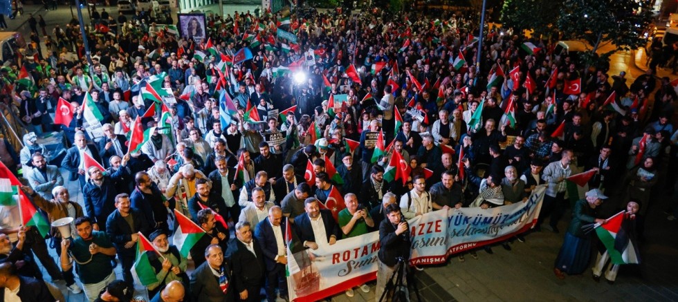 İstanbul'da yüzlerce kişi Sumud Filosu'na müdahaleyi protesto etti