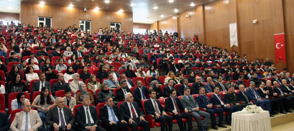 İstiklal Marşı'nın kabulünün 105'inci yılında Mehmet Akif Ersoy Diyarbakır'da anıldı