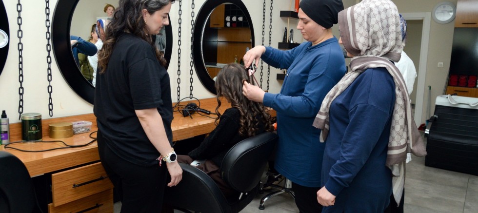 Kadınlar DİSMEK’te Meslek Sahibi Oluyor