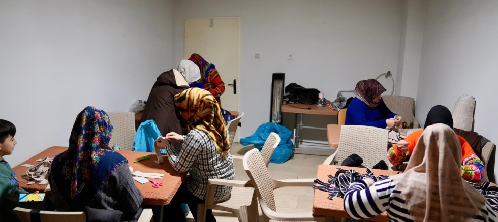 Kardelen Kadın Dayanışma Merkezi Tasarım Atölyesinde kolektif üretim ve dayanışma