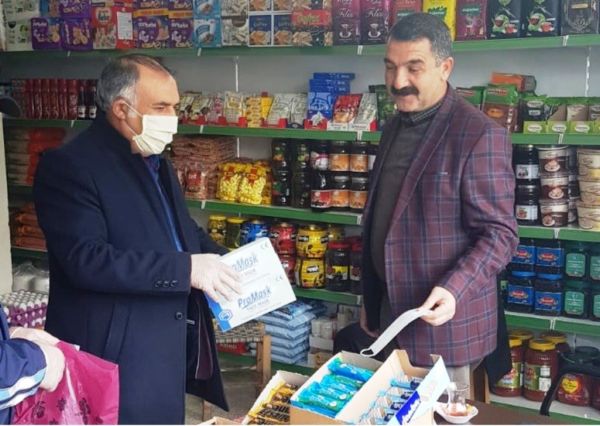 KARLIOVA’DA ESNAFA MASKE DAĞITILDI