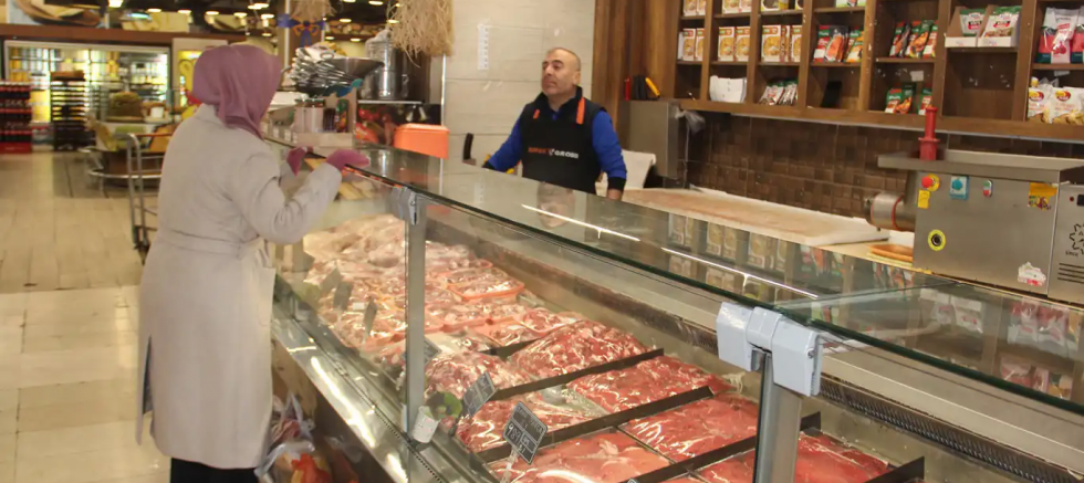 Kırmızı et alamayan vatandaş tavuk ve balığa yöneliyor