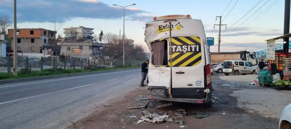 Kontrolden çıkan kamyon zincirleme kazaya neden oldu: 3 yaralı