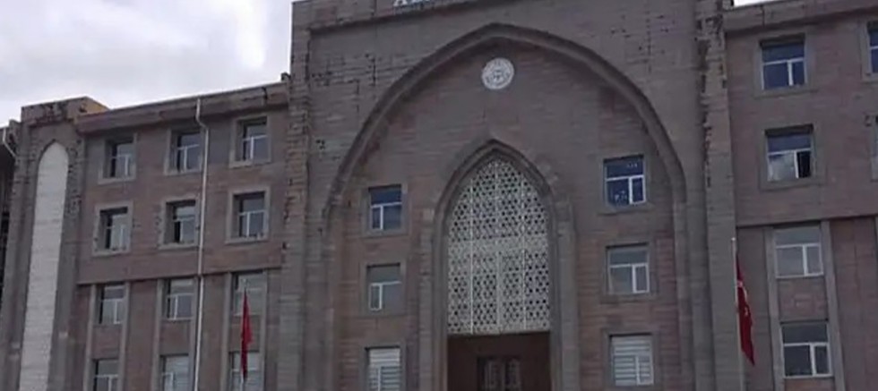 Konya’da haciz işlemi sırasında icra personeli ve avukatlara saldırı