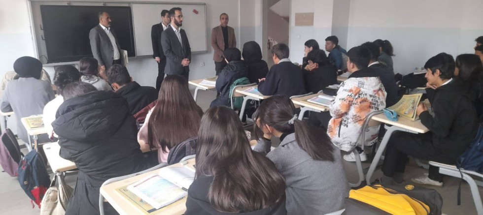 Kulp'ta İyilik Haftası Etkinliği: İlçe Müftüsü Öğrencilerle Buluştu