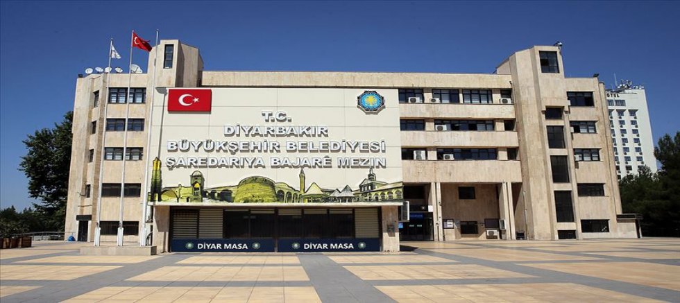 Son Dakika : Diyarbakır’da Büyükşehir Belediyesi Ulaştırma Daire Başkanlığı’nda İntihar
