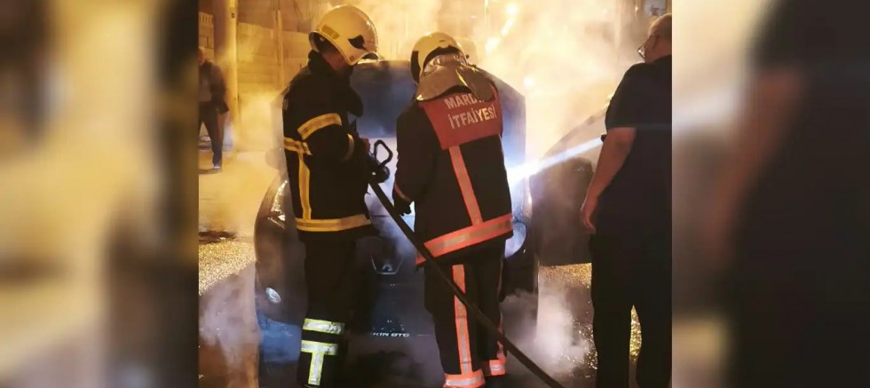 Mardin’de park halindeki araçta yangın