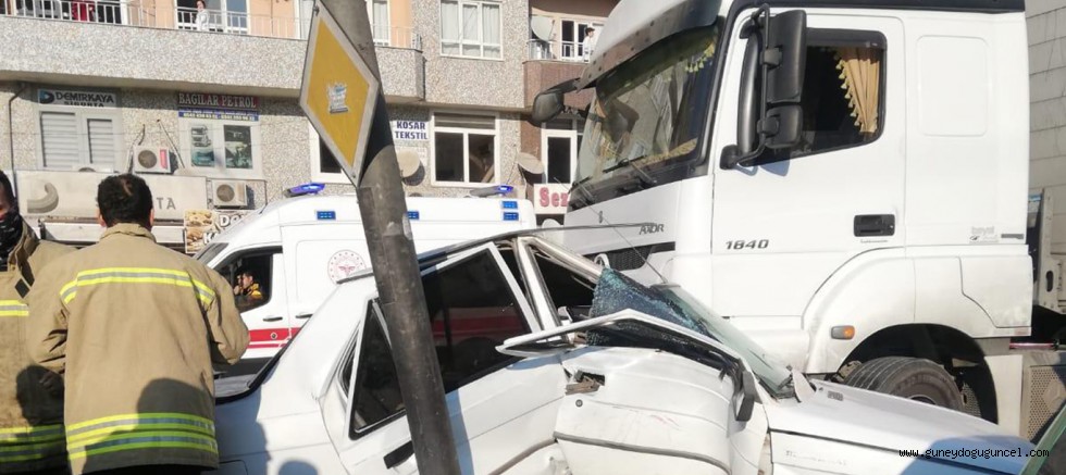 Mardin’de tır ile otomobil çarpıştı: 2 yaralı