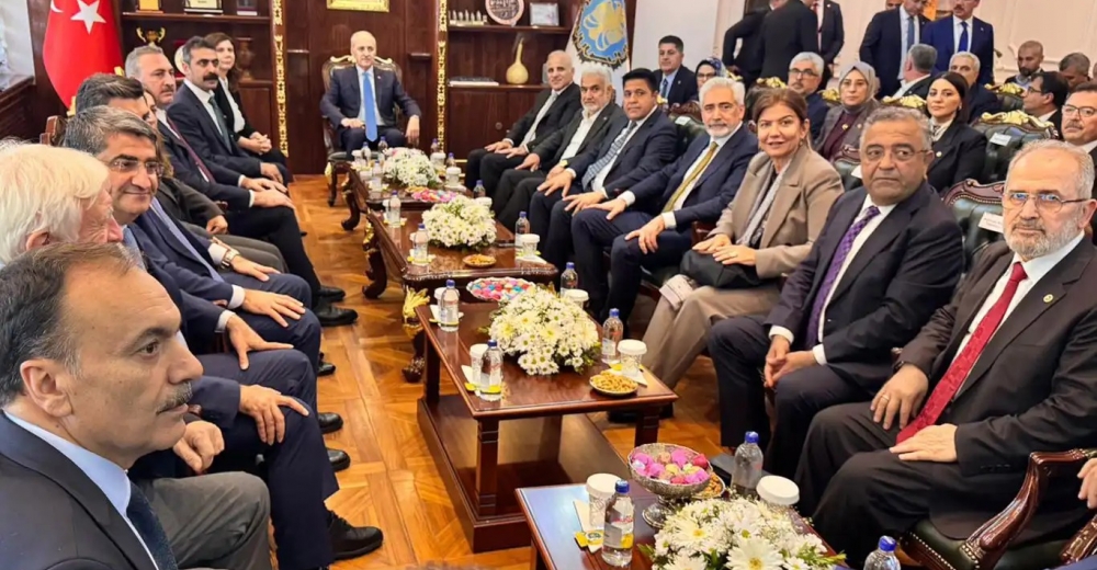 Meclis Başkanı Kurtulmuş, Diyarbakır Büyükşehir Belediyesini ziyaret etti