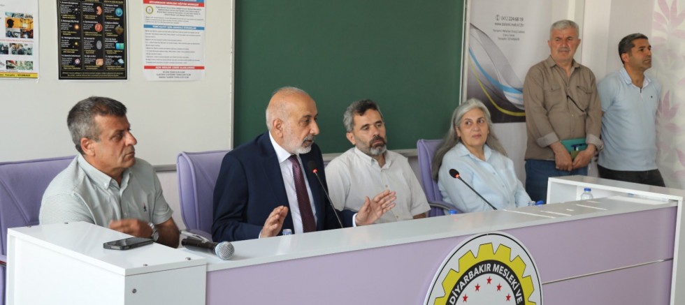 Mehmet Kaya öğrencilerle kariyer deneyimlerini paylaştı
