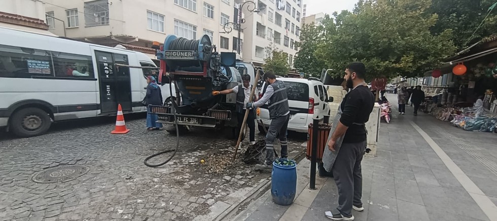 Melikahmet Caddesi’nde Kanalizasyon Tıkanıklığı Giderildi