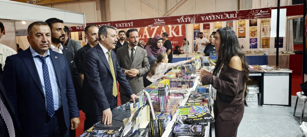 MHP Diyarbakır İl Başkanı Özcoşkun, 10’uncu Kitap Fuarı’nı ziyaret etti