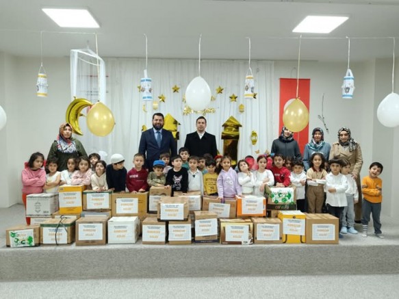 Minik Yüreklerden Büyük İyilik: 4-6 Yaş Kur’an Kursu Öğrencileri Ramazan İyilik Kolisi Hazırladı