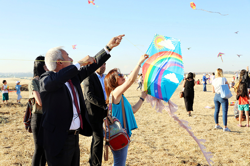 MIZRAKLI: ÇOCUKLAR GÖKYÜZÜNDE UÇAN UÇURTMALAR KADAR ÖZGÜR