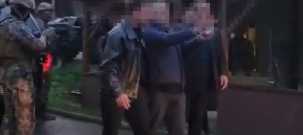 Müebbet hapis cezasıyla aranan firari hükümlü at çiftliğinde yakalandı