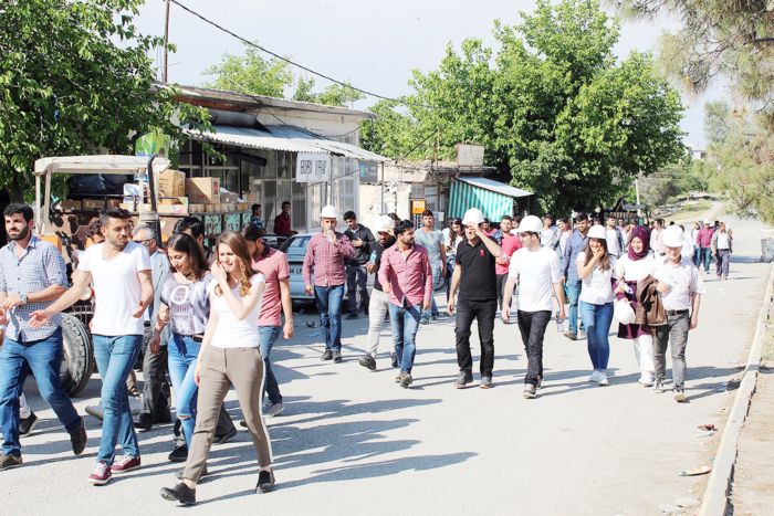 ÖĞRENCİLER DEPREMİN  TAHRİBATINI YERİNDE GÖRDÜ