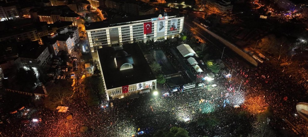 ÖZEL, YENİ SKANDALI AÇIKLADI: ‘TURPUN BÜYÜĞÜ HEYBEDE’ DEDİĞİ GÜN, ‘GİZLİ TANIĞIN’ İFADESİ ALINMIŞ