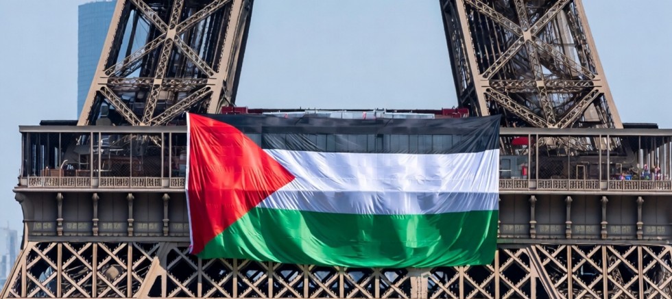 Paris’te Eyfel Kulesi’nde Filistin bayrağı açan 6 kişi gözaltına alındı