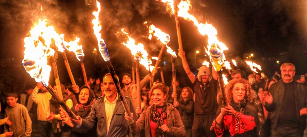 Peyas coşkulu Newroz kutlaması