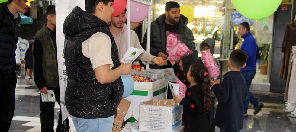 Peygamber Sevdalıları Bağlar esnafını lokumlarla mevlit etkinliğine davet etti