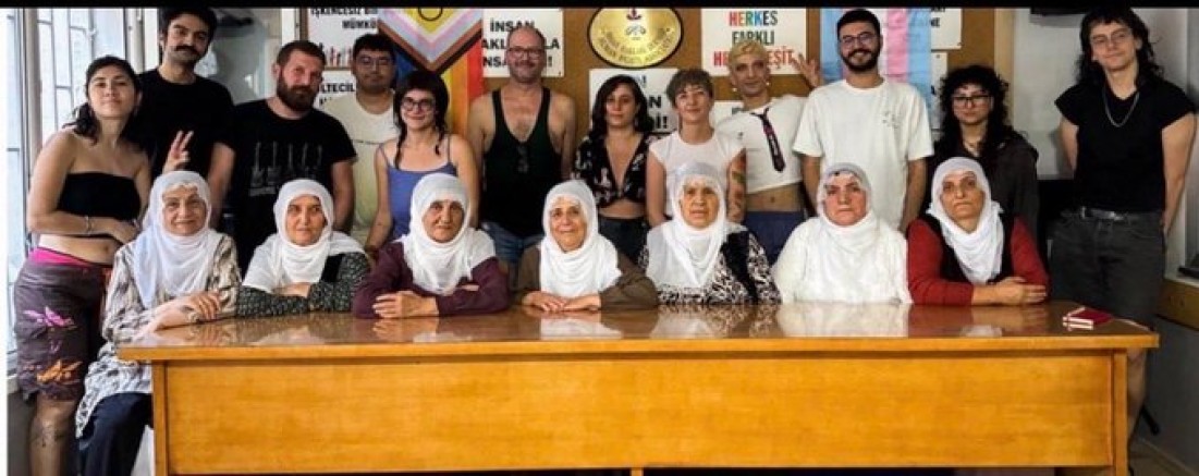 Ramazan Tekdemir’den dikkat çeken paylaşım: “Tülbentli anneleri ideolojik emellere dekor kılmak istismardır”