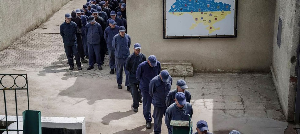 Rusya'da cezaevleri boşaldı: Mahkûmların Ukrayna cephesine gönderildiği iddiası