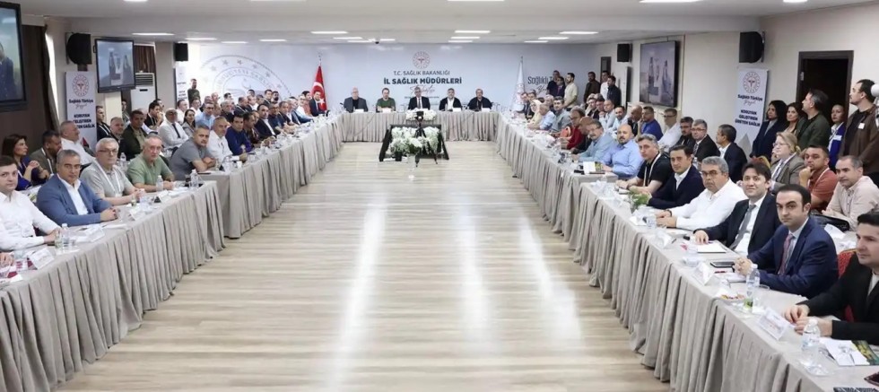 Sağlık Bakanı Memişoğlu başkanlığında il sağlık müdürleri İzmir’de buluştu