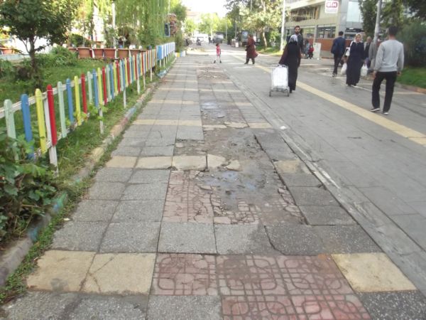 SANAT SOKAĞI ESNAFI KONUŞMAYA KORKUYOR!