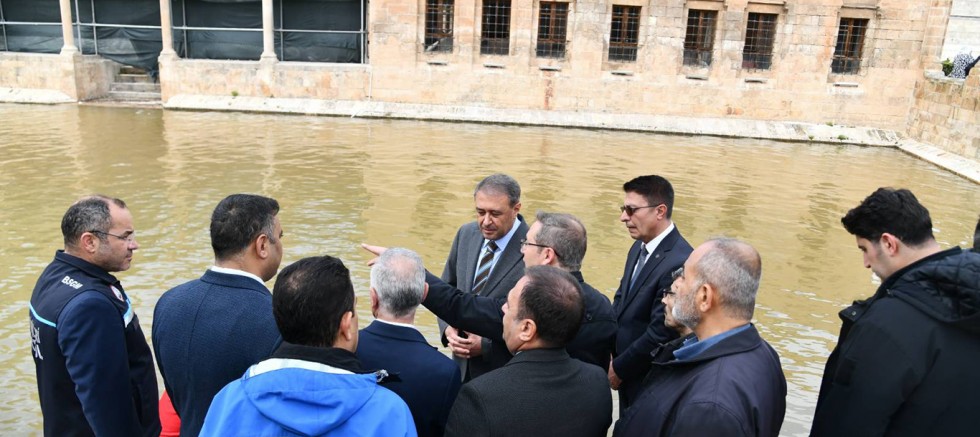 Şanlıurfa’da Vali Şıldak Balıklıgöl’de incelemelerde bulundu