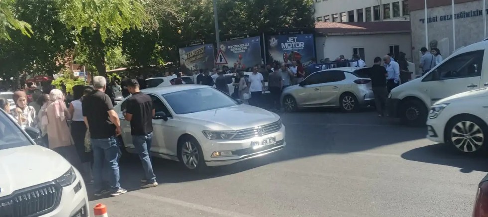Şanlıurfa’daki deprem Diyarbakır’ı da salladı: Vatandaşlar sokağa çıktı