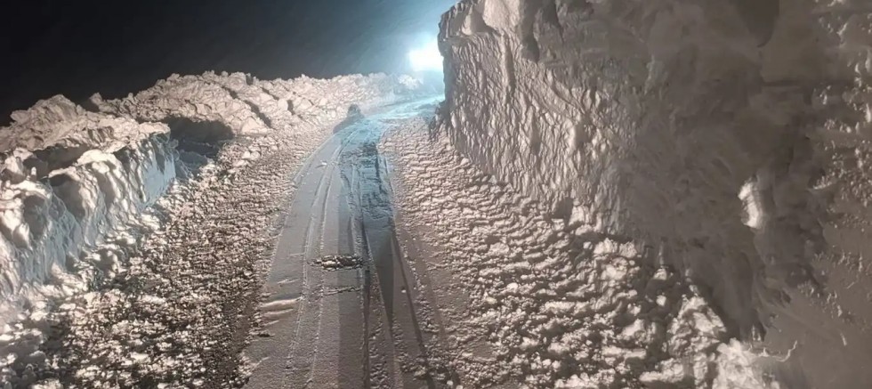 Siirt’te kardan kapanan köylerdeki hastalar hastanelere ulaştırıldı
