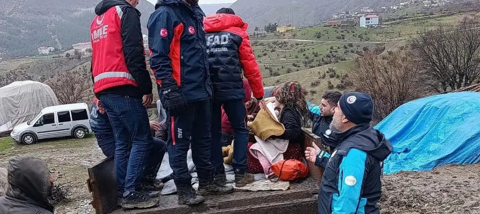 Siirt’te şiddetli yağış ve fırtına 20 kişi tahliye edildi