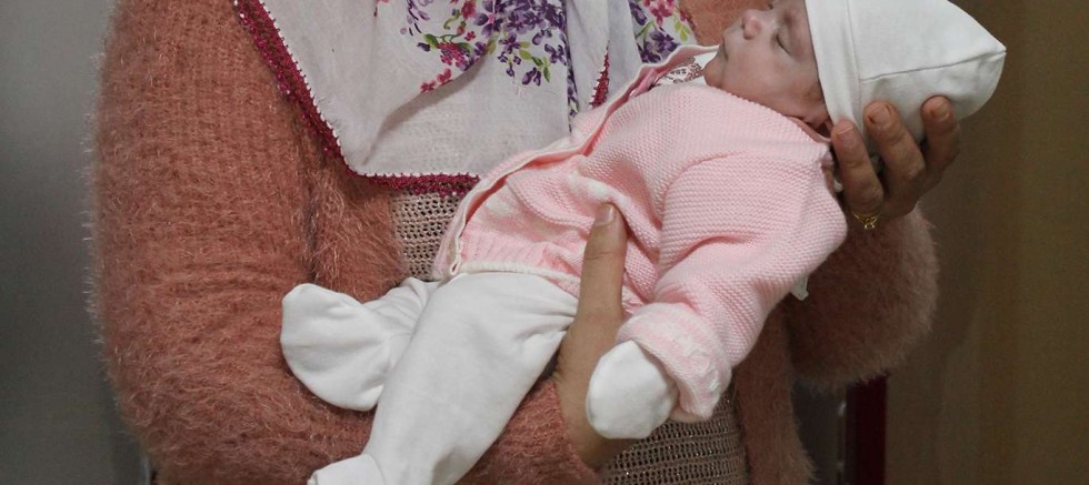 Sözleşmeli personelin doğum izni süresi 24 haftaya çıkarıldı