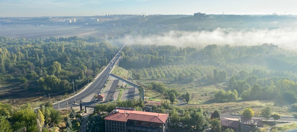 Suriçi’nde Sabahın Büyüsü: Fiskaya Terası’nda Sis ve Doğa Büyüleyici Manzara Oluşturdu