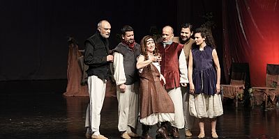 11. Uluslararası Amed Tiyatro Festivali’nde üçüncü gün: Kadın mücadelesi ve ifade özgürlüğü sahnede buluştu