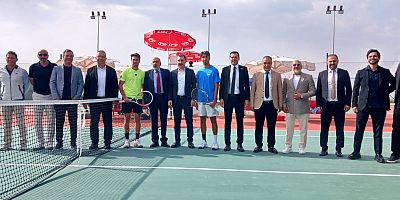 137 sporcu, 860 bin TL ödül için raket sallıyor