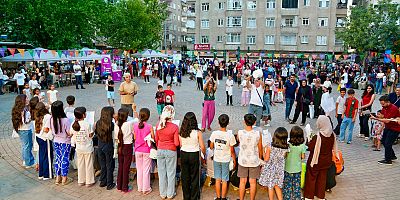 5 Nisan Meydan Parkı'nda rengarenk yaz şenliği düzenlendi