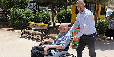 76 yaşındaki yatalak hasta Aksoy: Memleketin geleceği için oyumu kullandım