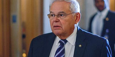 ABD'li Senatör Menendez Senato'daki görevinden geçici olarak ayrıldı