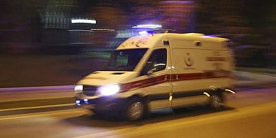 Adana'da iki otomobil çarpıştı: 2 ölü, 3 yaralı
