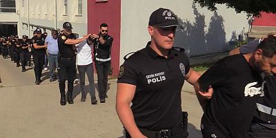 Adana'da, 'Kuyu-1' operasyonlarında gözaltına alınan 51 kişi adliyeye sevk edildi