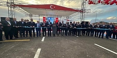 Ağrı'da asfalt plenti, doğal gaz tesisleri ve 40 araçlık yeni filo hizmete açıldı