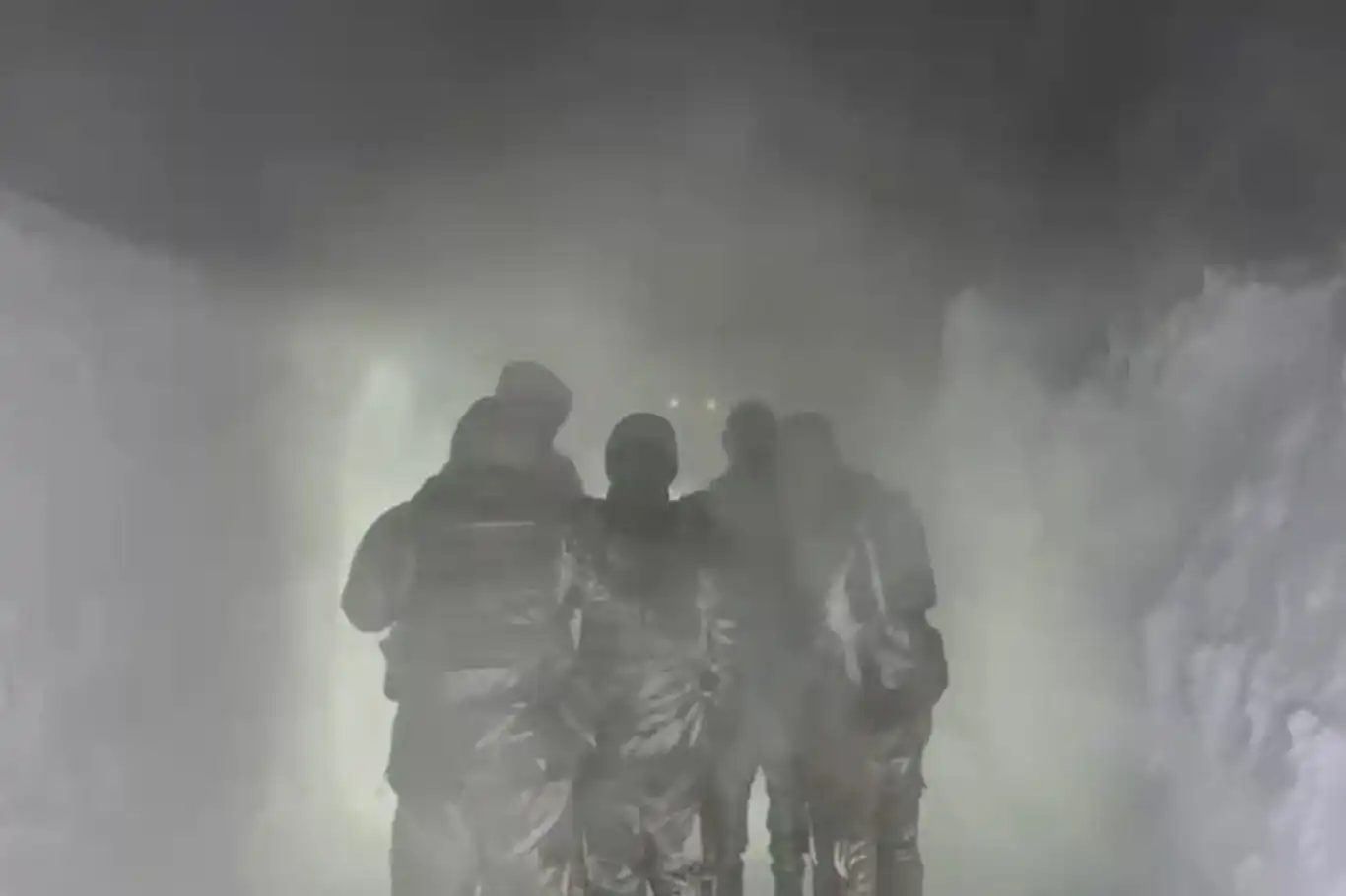 Ağrı-Kağızman yolunda mahsur kalan 2 kişi kurtarıldı