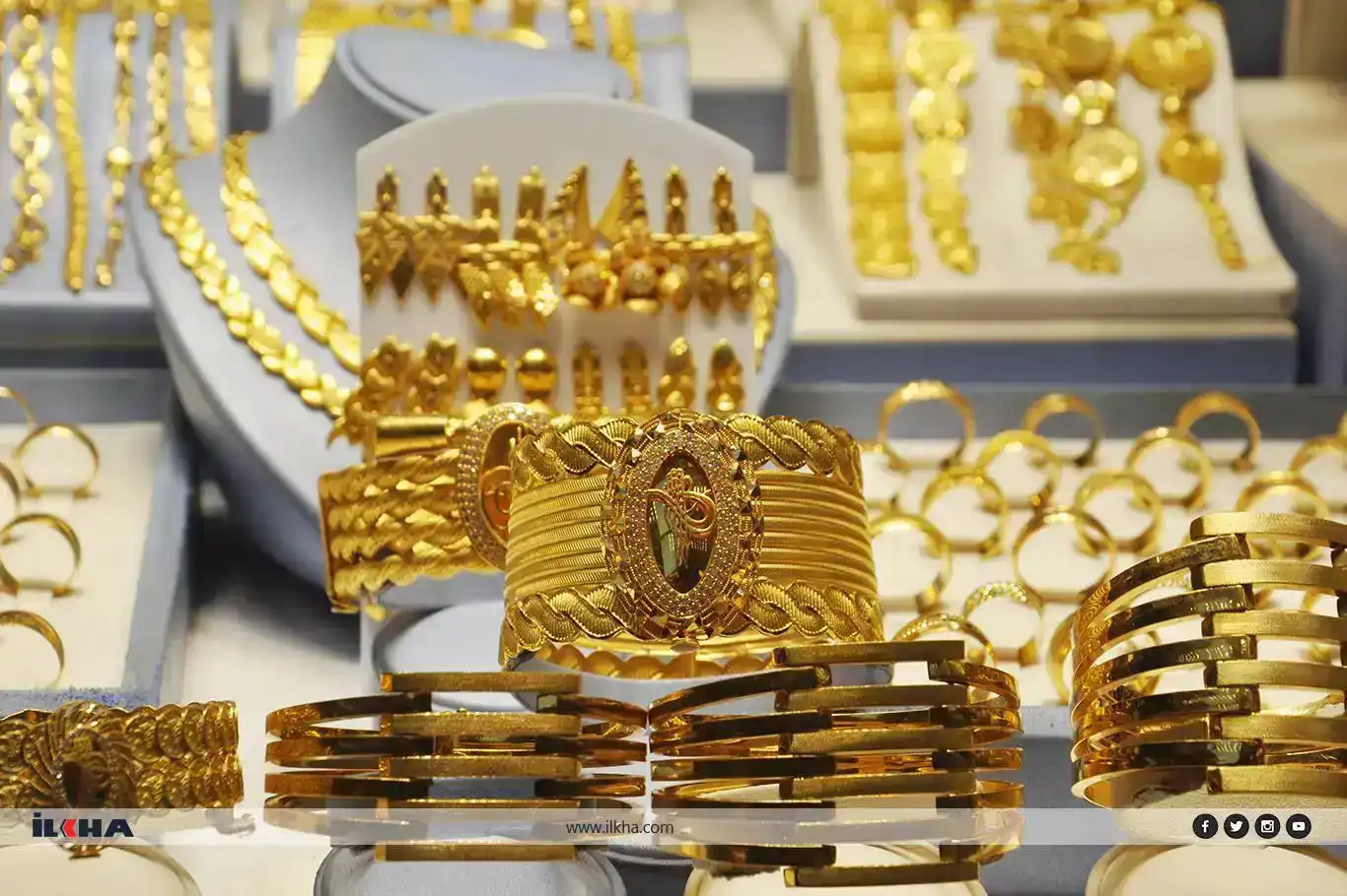 Altın tarihi zirve sonrası fren yaptı