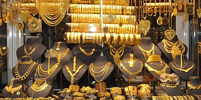 Altında yeni rekor: Ons 4 bin 242 doları, gram 5 bin 707 TL’yi gördü