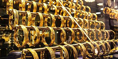 Altındaki sert yükselişin nedenleri ne? Yatırımcıların tutumu nasıl olmalı?