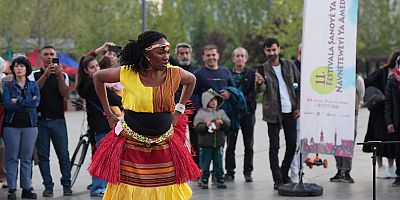 Amed Tiyatro Festivali’nde Sanatın evrensel dili sokaklarda