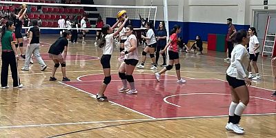 Amedspor Kadın Voleybol Akademisi seçmelerine yoğun ilgi: 500 sporcu katıldı