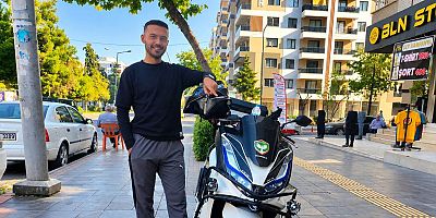 Amedspor Sevdasını Sokak Sokak Taşıyor: Kurye Baver’in Motoru Diyarbakır Sokaklarının Simgesi Oldu
