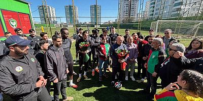 Amedspor  Taraftar Platformu  Teknik heyet ve Futbolcularla  bir araya geldi.